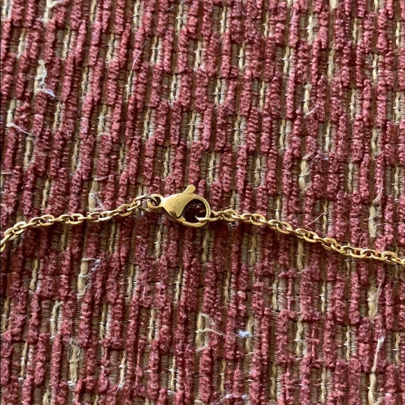 Gold plated large R necklace - Picture 3 of 3